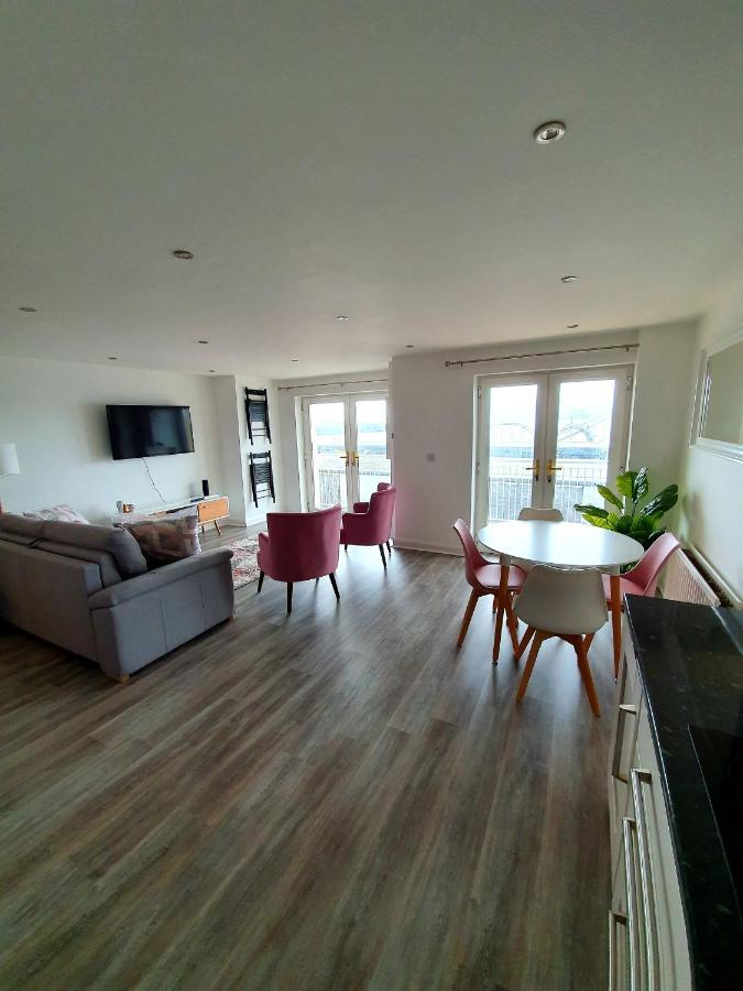In The Heart Of Portrush - Beautiful Views Appartement Buitenkant foto