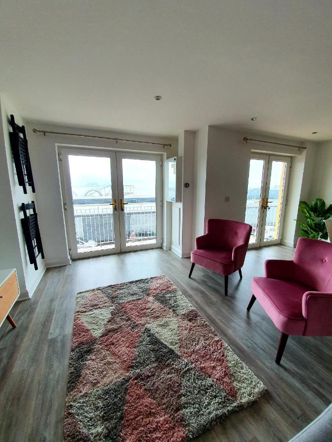 In The Heart Of Portrush - Beautiful Views Appartement Buitenkant foto