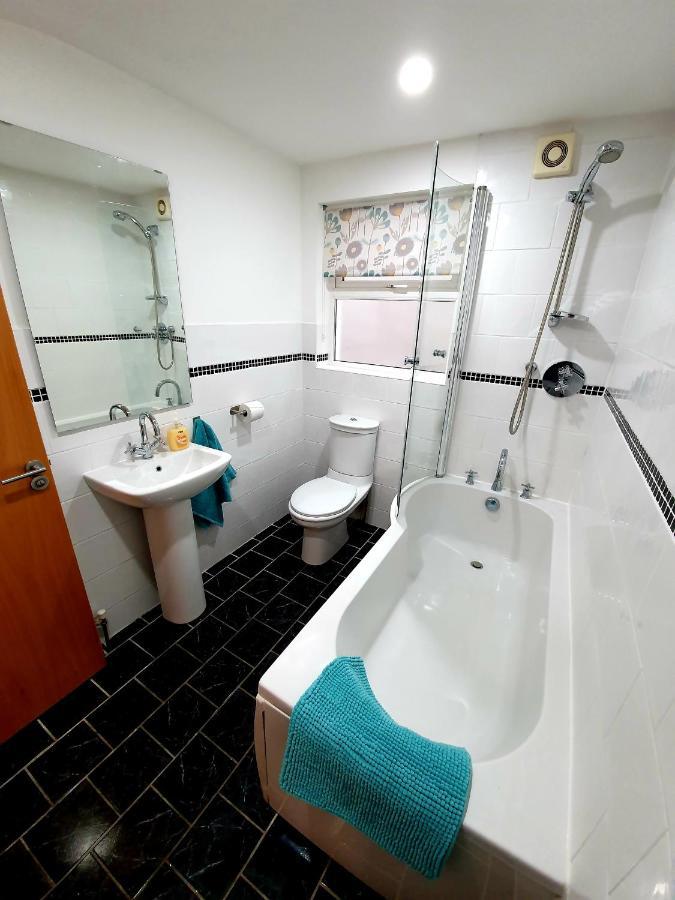 In The Heart Of Portrush - Beautiful Views Appartement Buitenkant foto